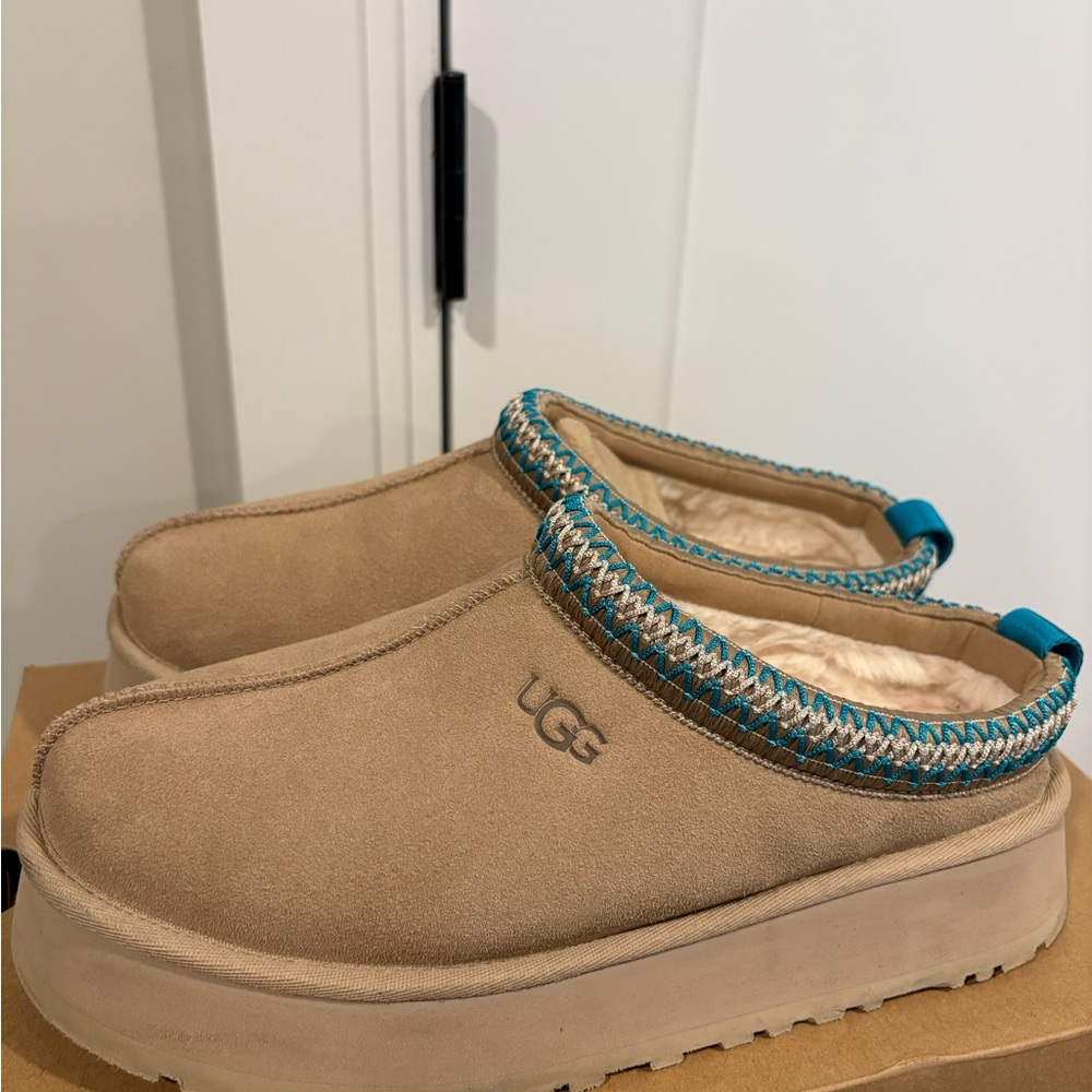 UGG Tazz size 9 worn once